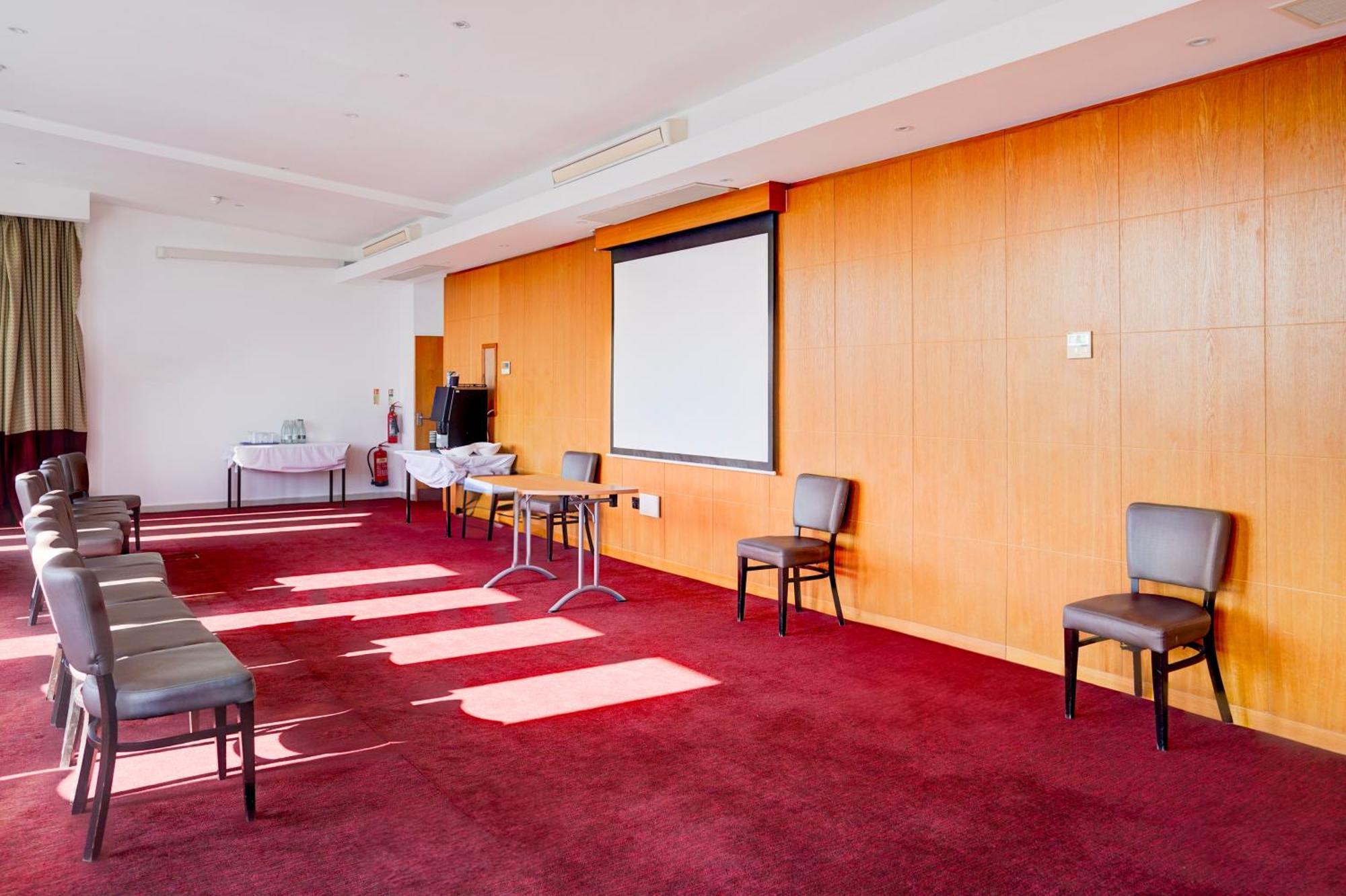 Belvilla Crewe City Centre Hotel Lifestyle Exterior photo